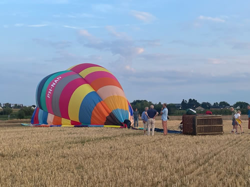 Préparation d'une nouvelle montgolfière