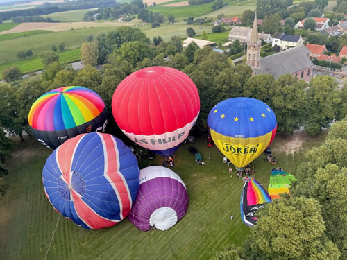 Départ groupé de montgolfières près de Bruxelles  